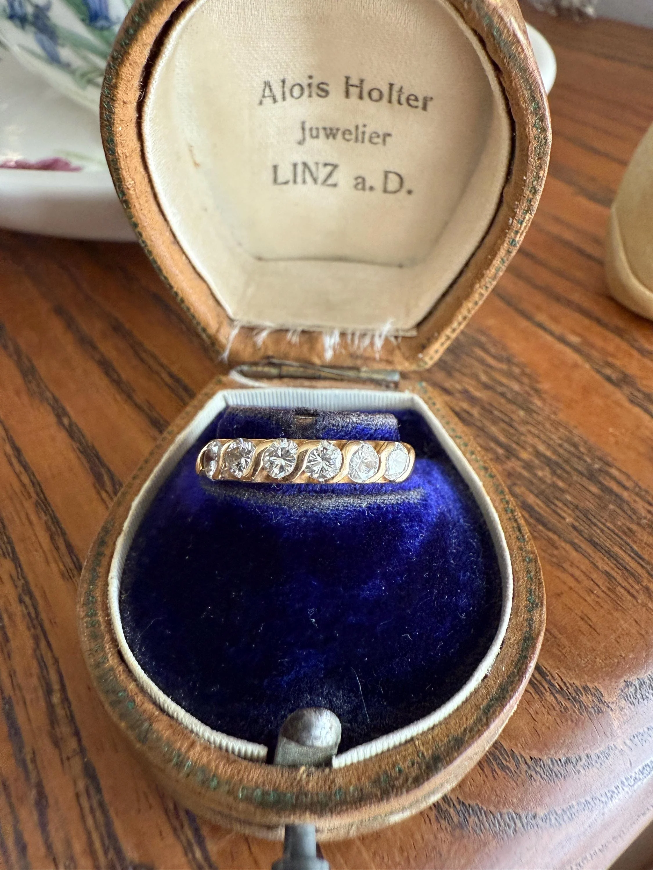 Vintage 18k Gold Solid Eye Clean .72 Carat Six Stone Older Brilliant Cut Diamond Stacker Band Ring Swirl Bezel - Image 10