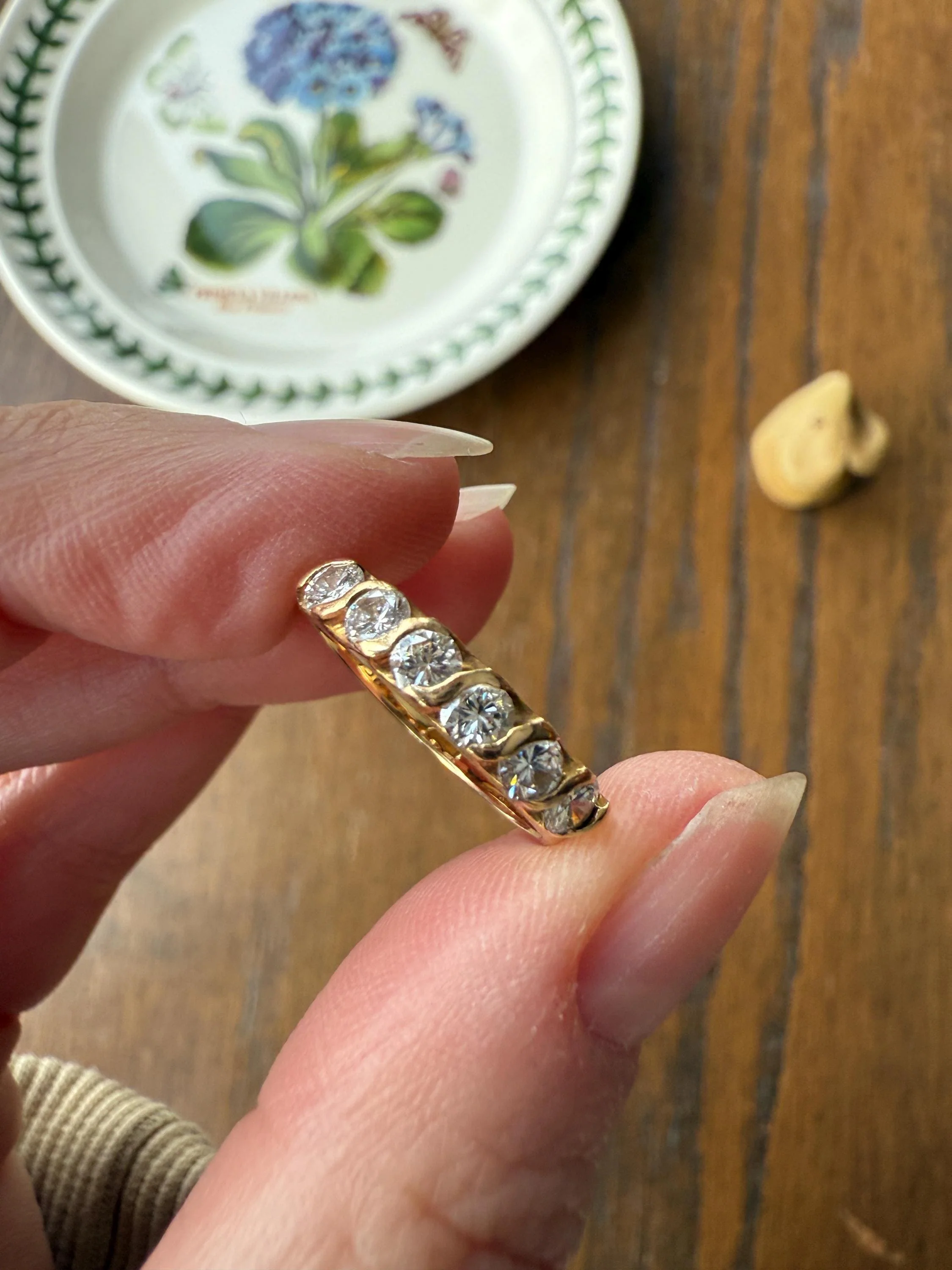 Vintage 18k Gold Solid Eye Clean .72 Carat Six Stone Older Brilliant Cut Diamond Stacker Band Ring Swirl Bezel - Image 4