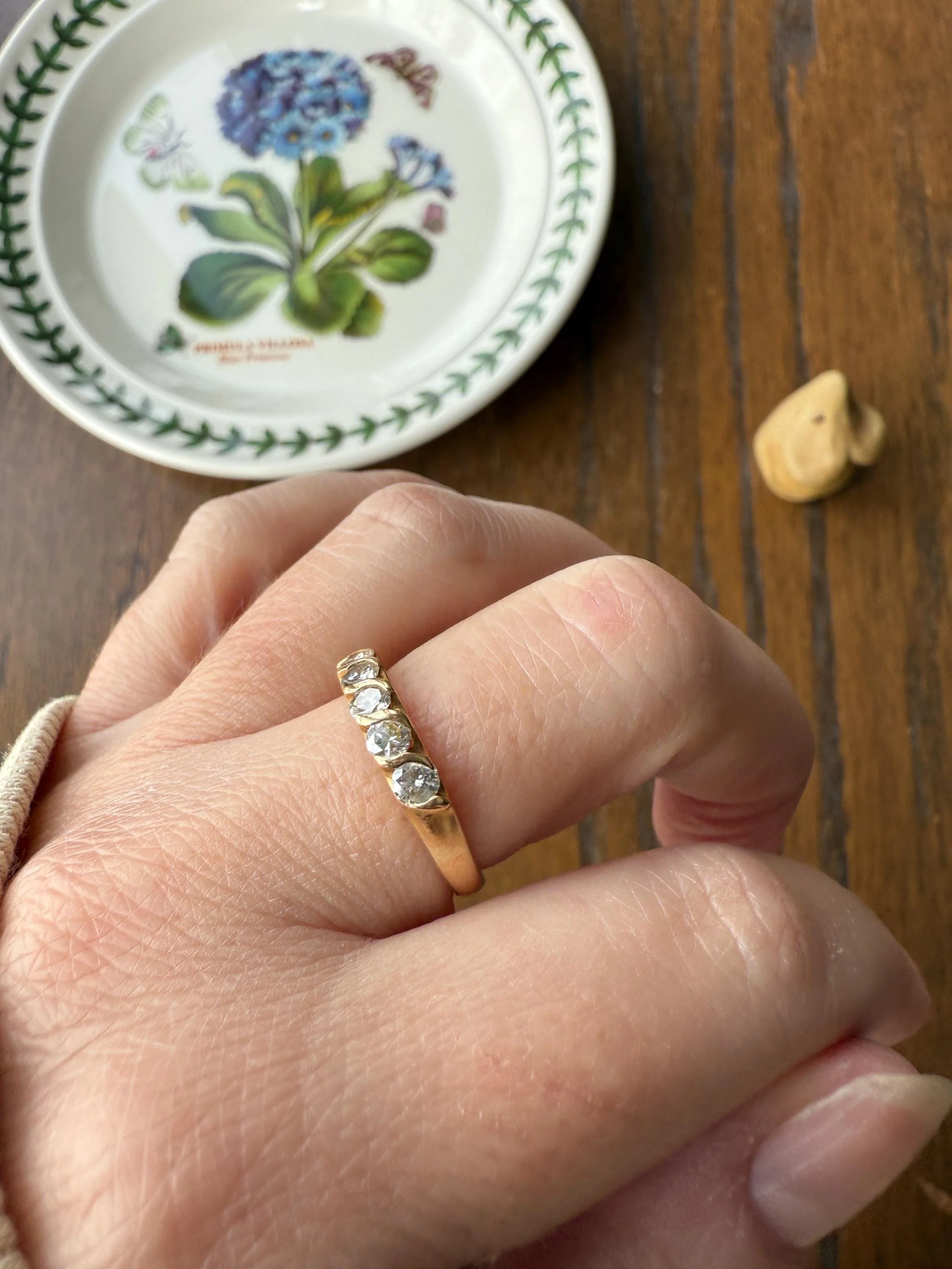 Vintage 18k Gold Solid Eye Clean .72 Carat Six Stone Older Brilliant Cut Diamond Stacker Band Ring Swirl Bezel - Image 6