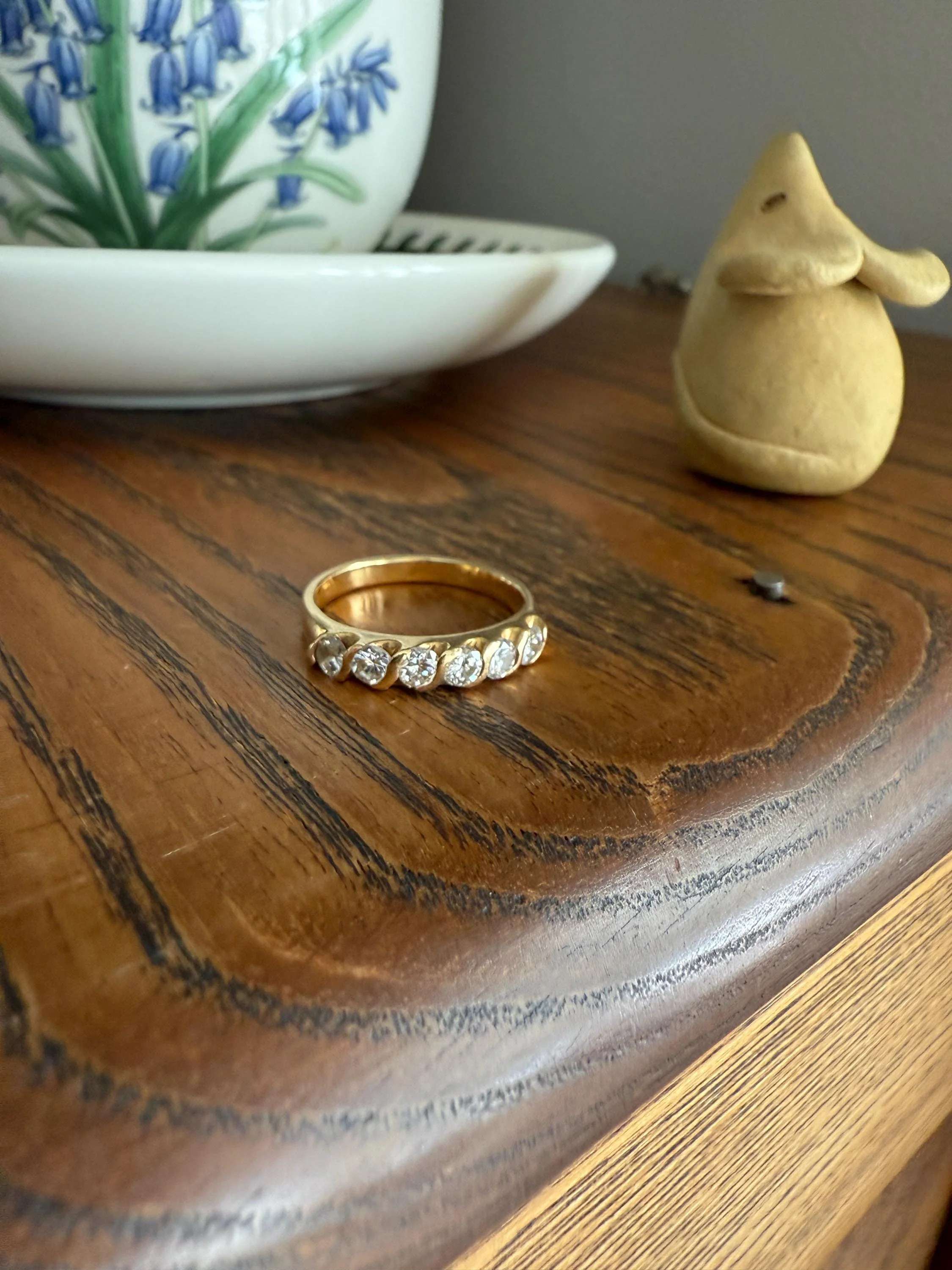 Vintage 18k Gold Solid Eye Clean .72 Carat Six Stone Older Brilliant Cut Diamond Stacker Band Ring Swirl Bezel - Image 8