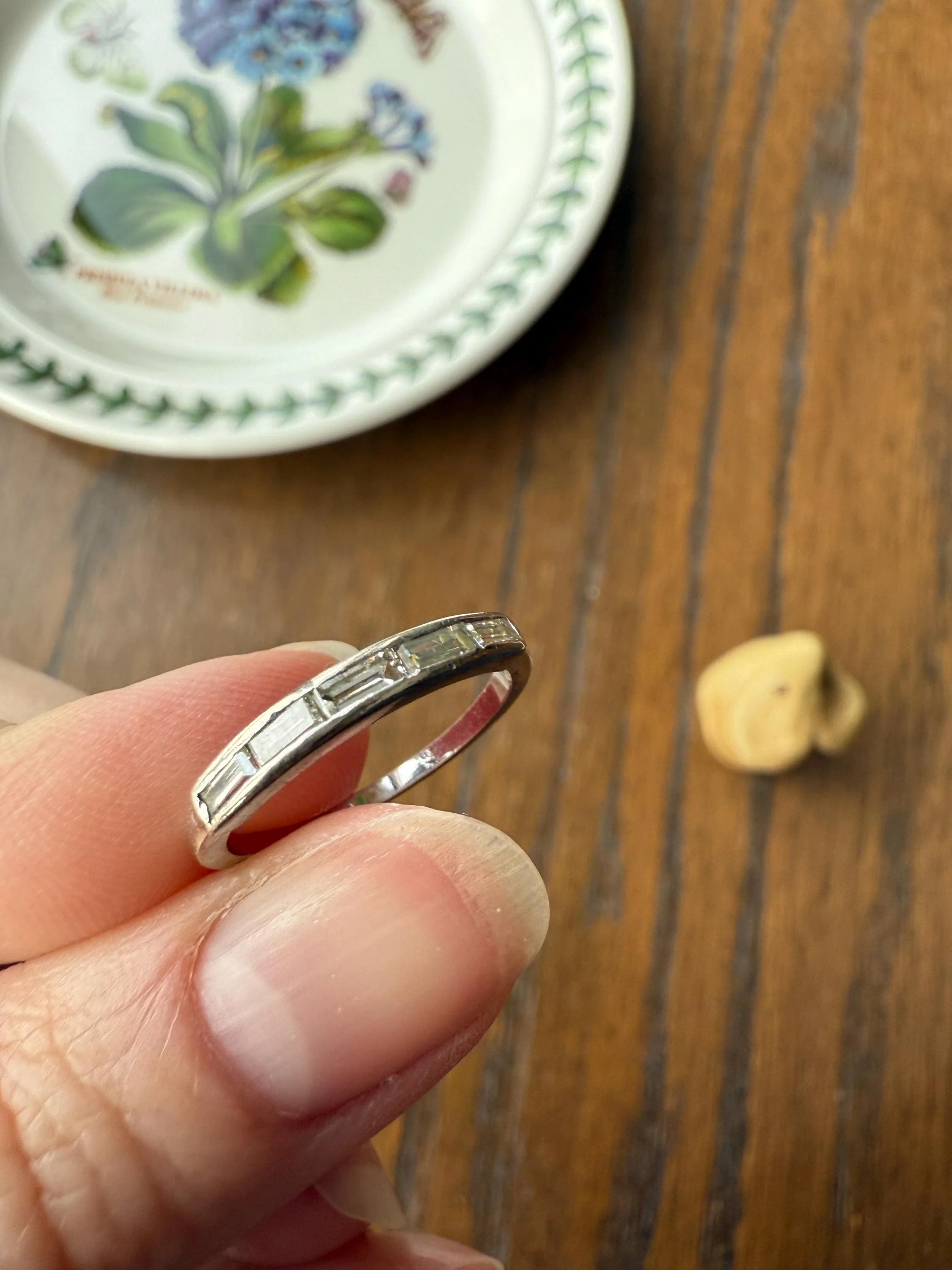 Vintage 18k White Gold Solid Eye Clean East West Five Stone Baguette Diamond Ring Skinny Stacker Band - Image 2
