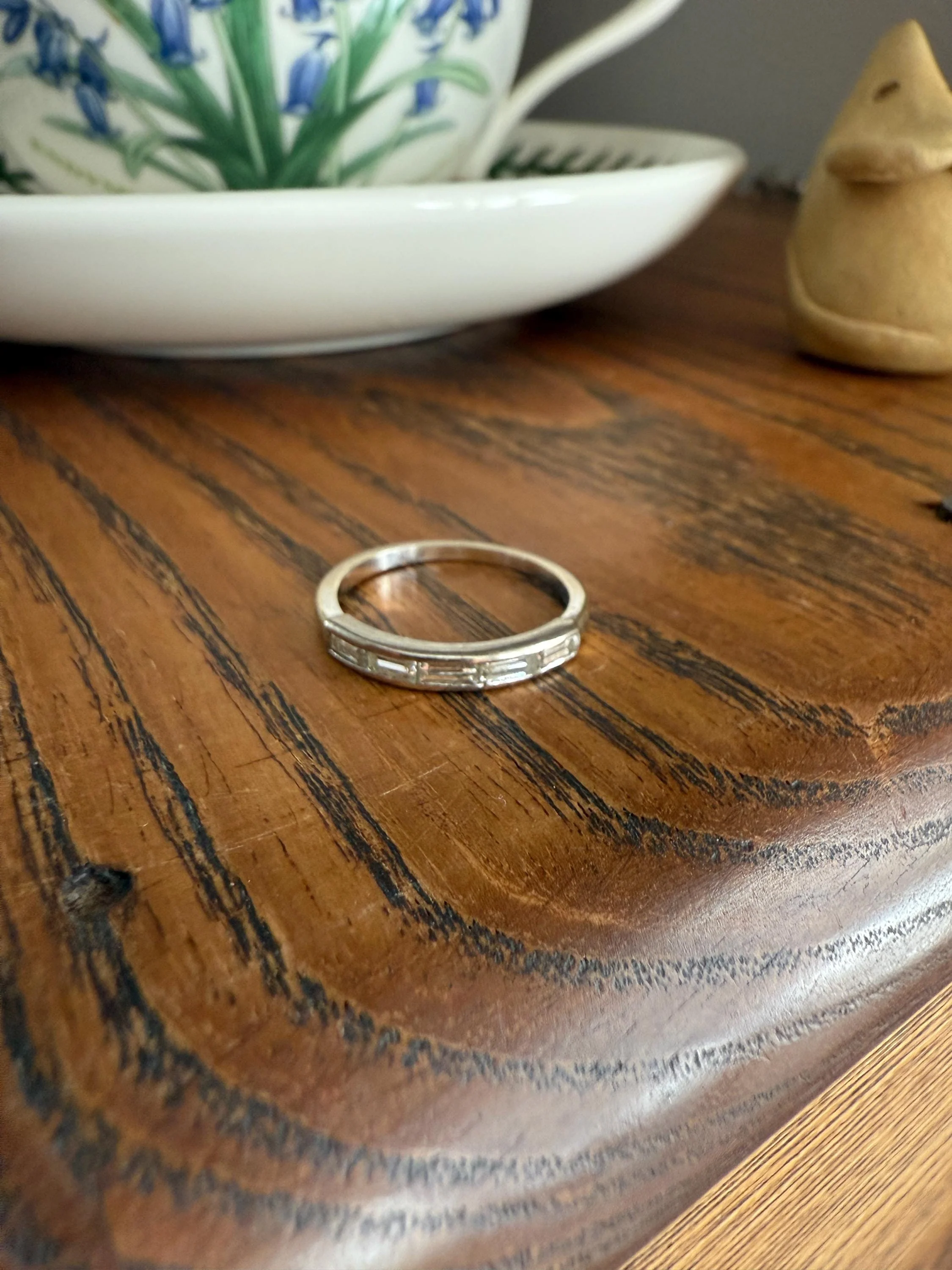 Vintage 18k White Gold Solid Eye Clean East West Five Stone Baguette Diamond Ring Skinny Stacker Band - Image 20