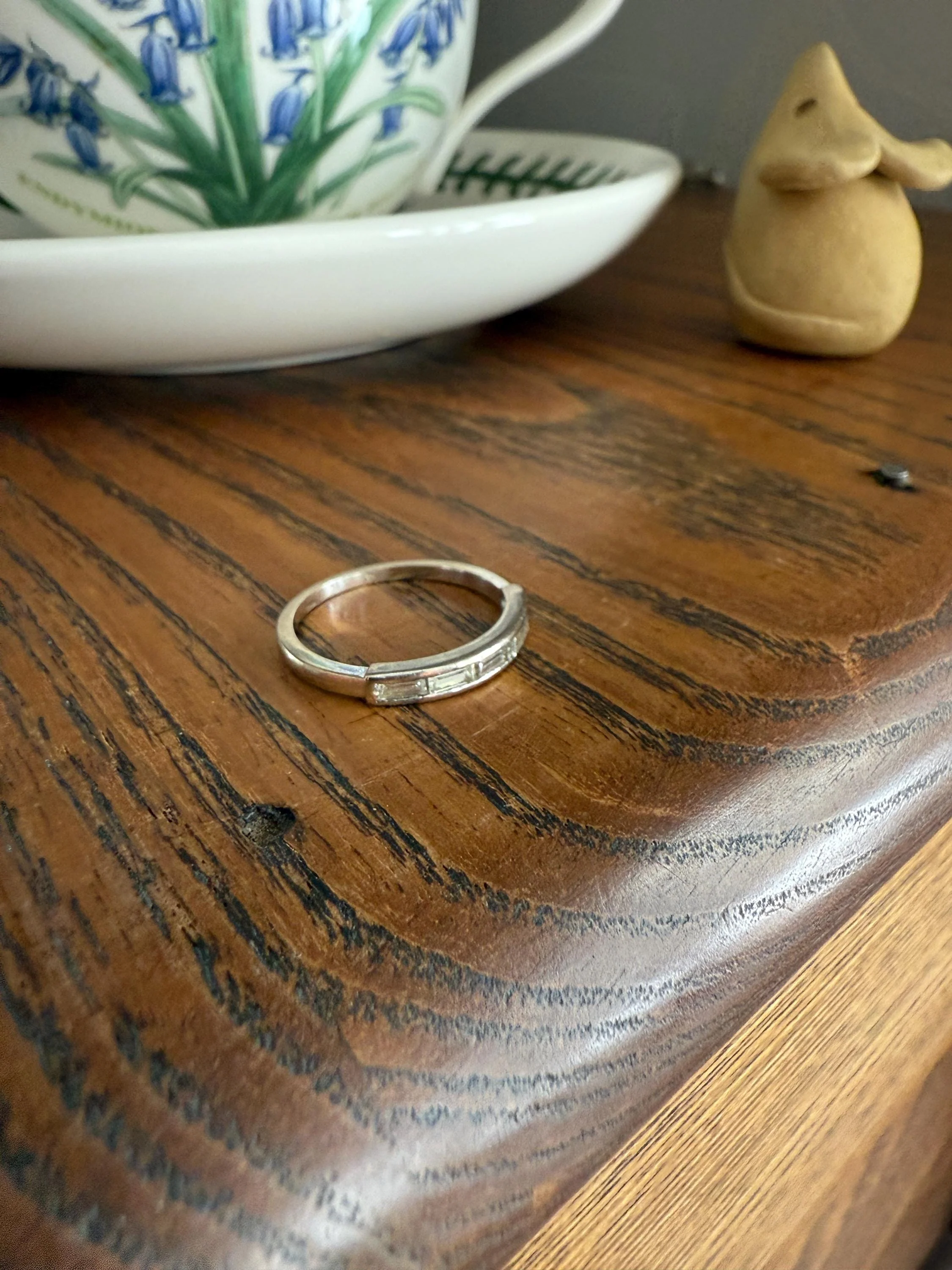Vintage 18k White Gold Solid Eye Clean East West Five Stone Baguette Diamond Ring Skinny Stacker Band - Image 6