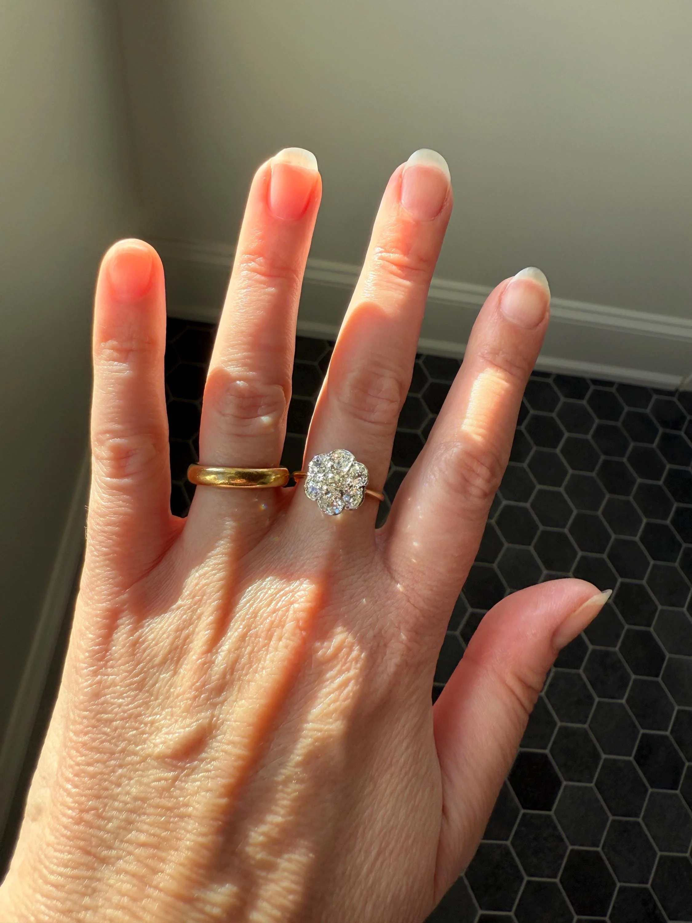 Vintage 1.9 Carat Old Mine Cut DIAMOND Daisy Flower Cluster Ring 18k Gold Art Deco Tall Domed Antique Seven Stone Bezel Setting Floral - Image 4
