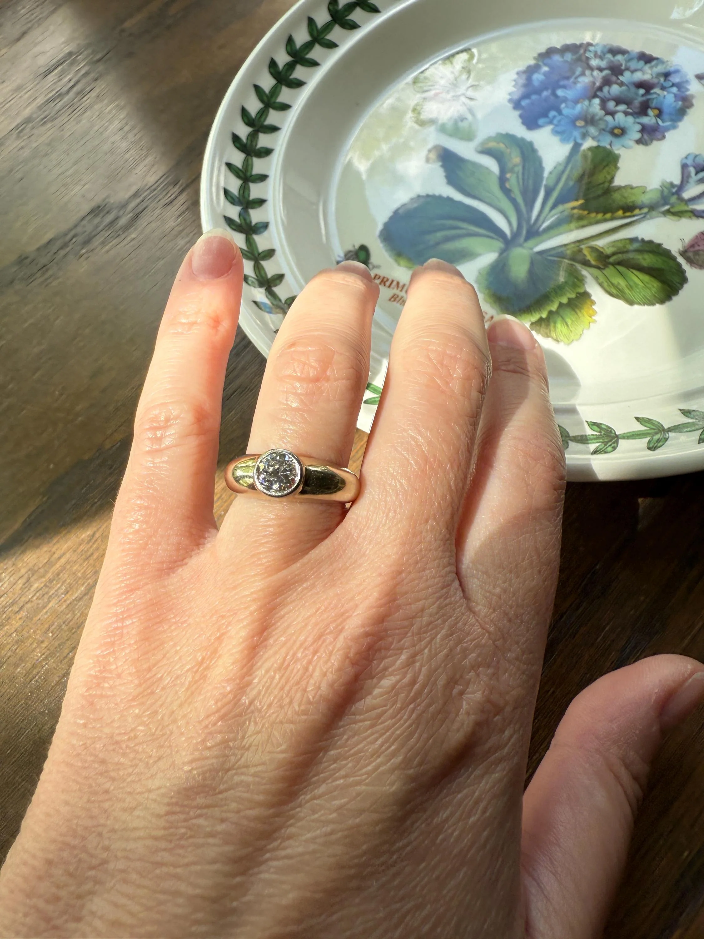 Vintage .73 Carat Transitional Cut DIAMOND Gypsy Bezel Set Ring Stacker Band Pale Yellow 18k Gold Solitaire - Image 7