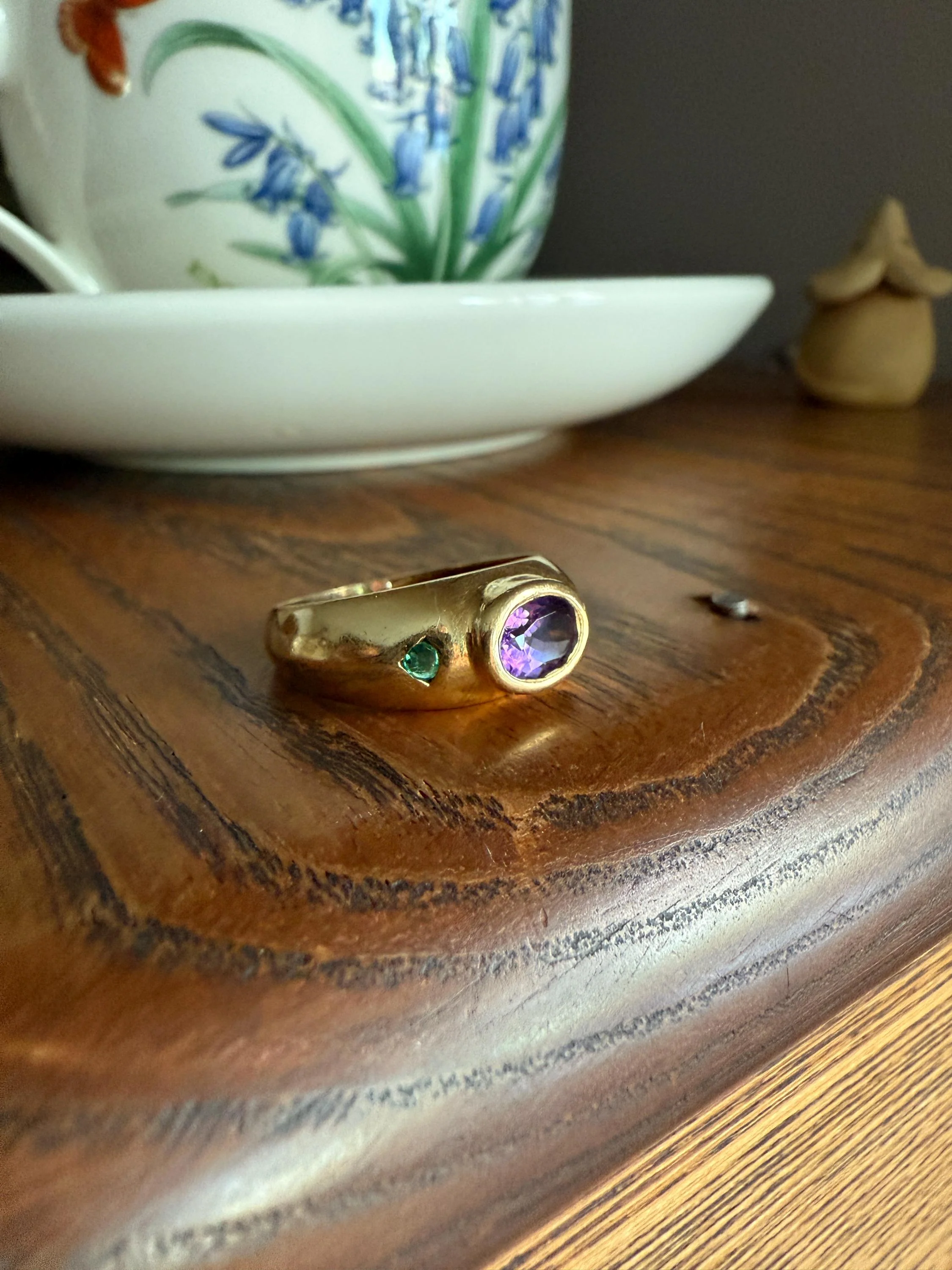 Vintage AMETHYST Emerald Geometric Domed Band Stacker Ring 18k Gold French Green Purple Chunky - Image 2