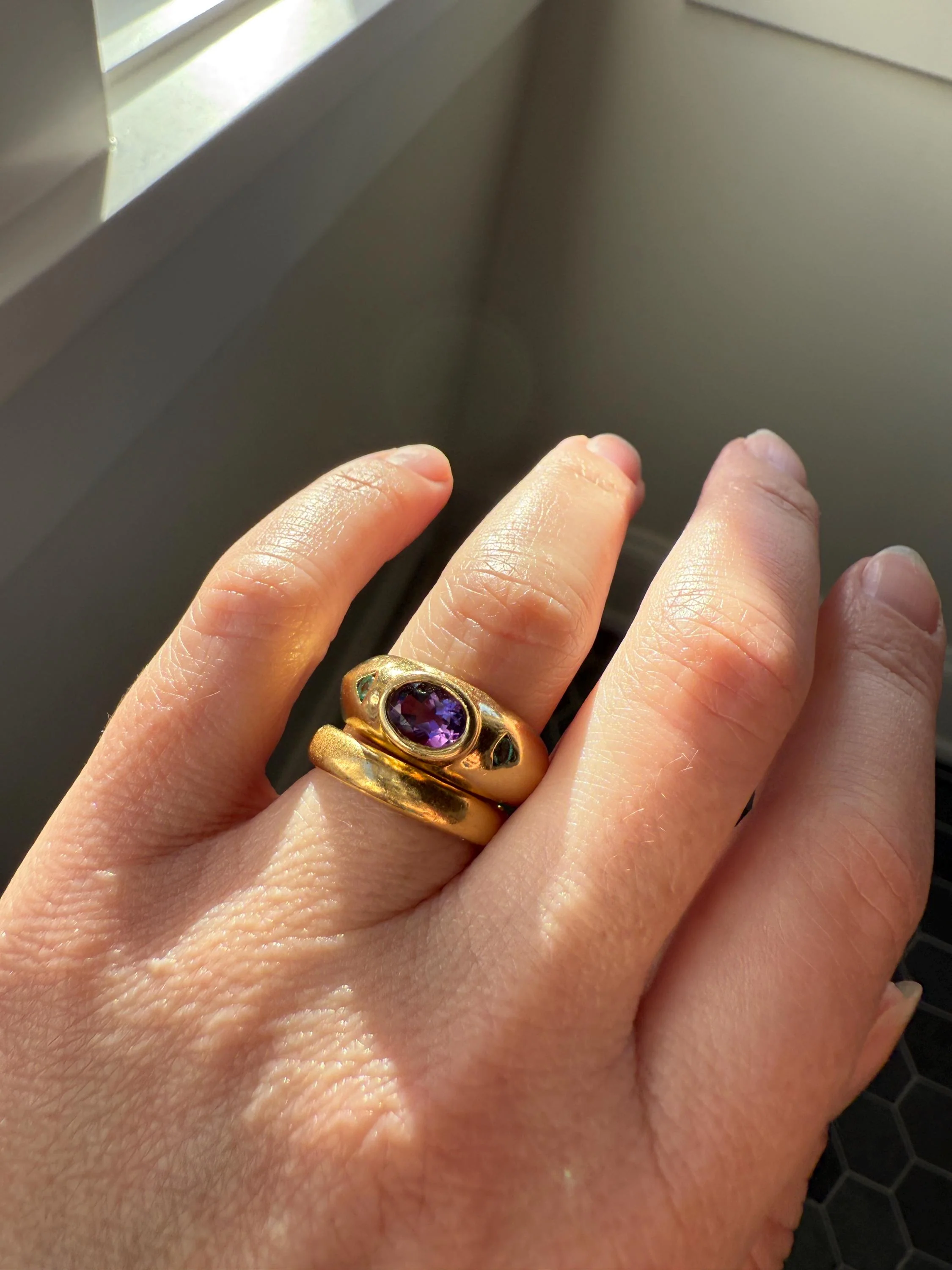 Vintage AMETHYST Emerald Geometric Domed Band Stacker Ring 18k Gold French Green Purple Chunky - Image 4