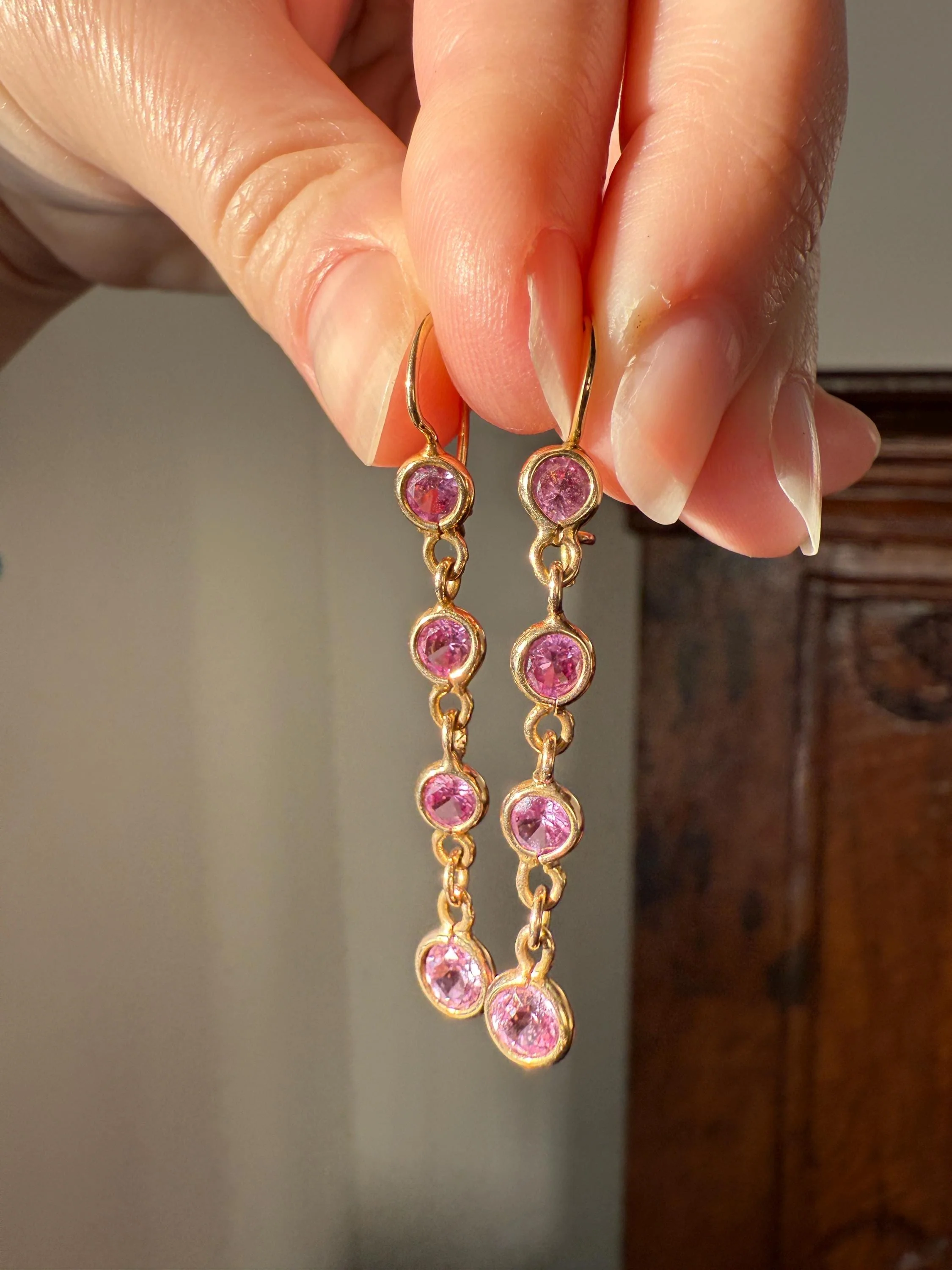 Vintage PINK SAPPHIRE 14k Gold Solid Bezel Set Dangle Earrings Linear Lilac Pastel Pink Sparkle - Image 8