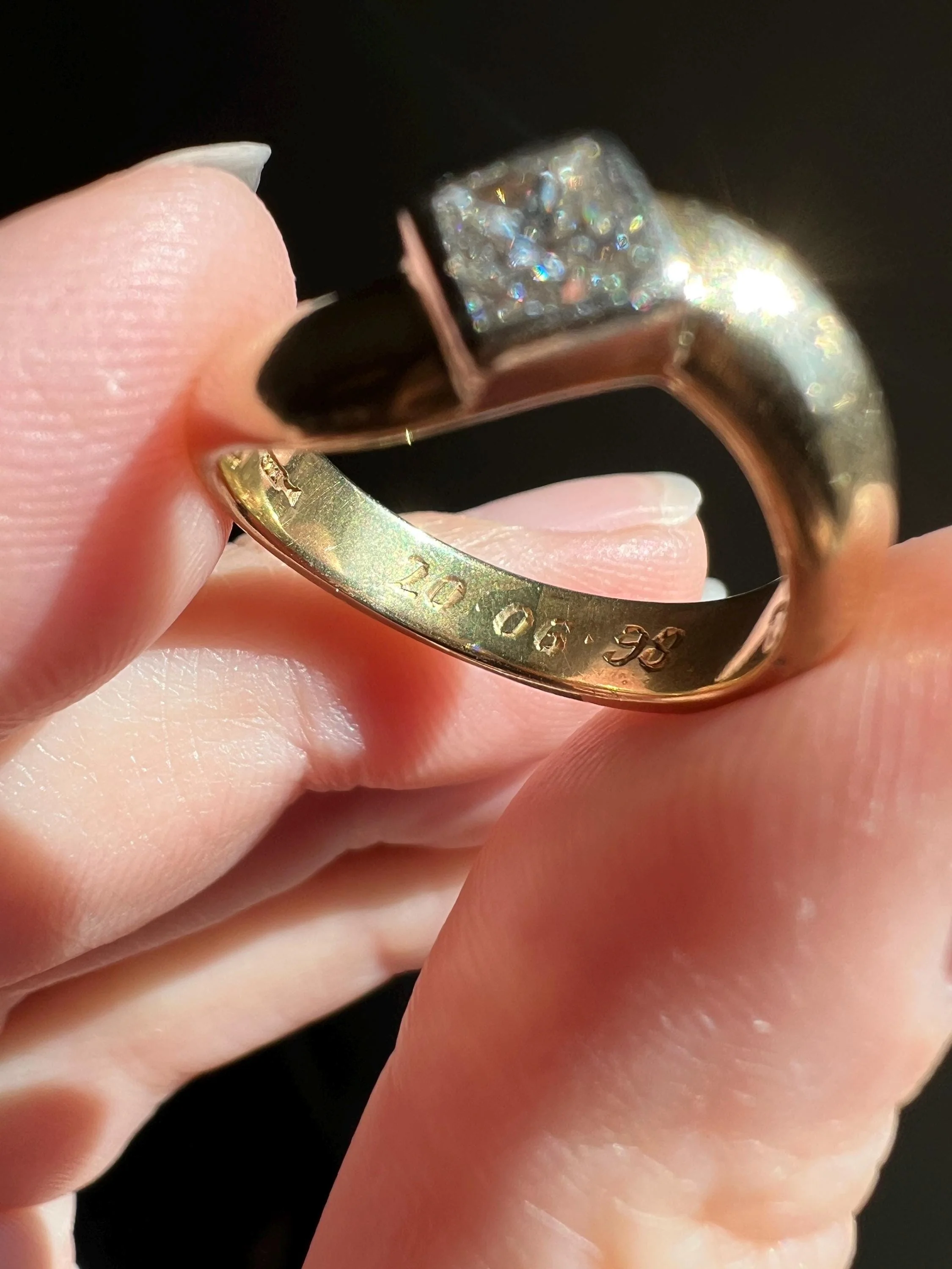 Vintage PRINCESS Cut Diamond Eye Clean 18k Gold Heavy Swirl Bezel Set Stacker Band Chunky Wedding Ring Comfort Fit Dated - Image 8