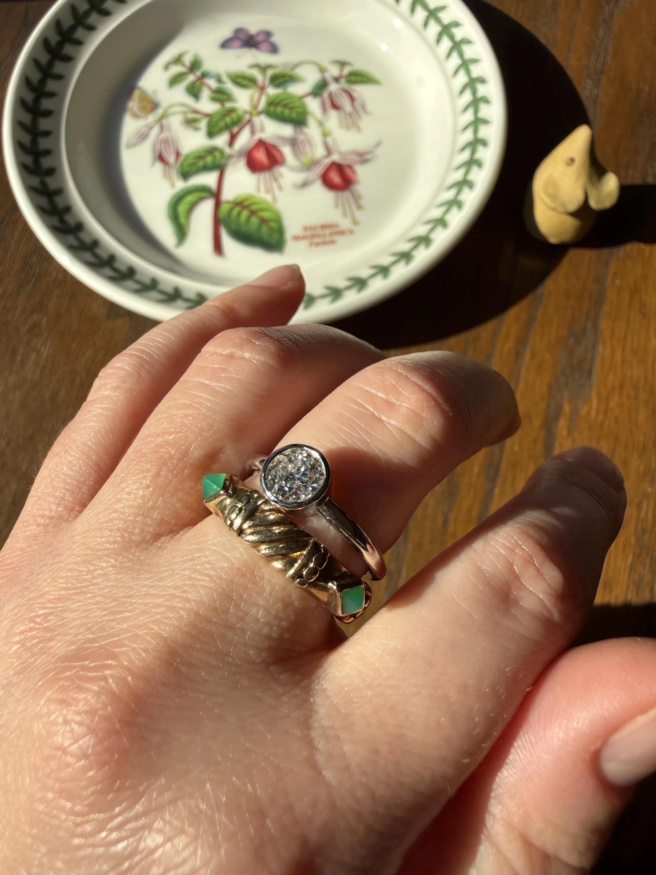 Vintage Pyramid Green Chalcedony Braid Rivet 3D Chunky Band 10k Gold Ring Retro Stacker Texture - Image 11