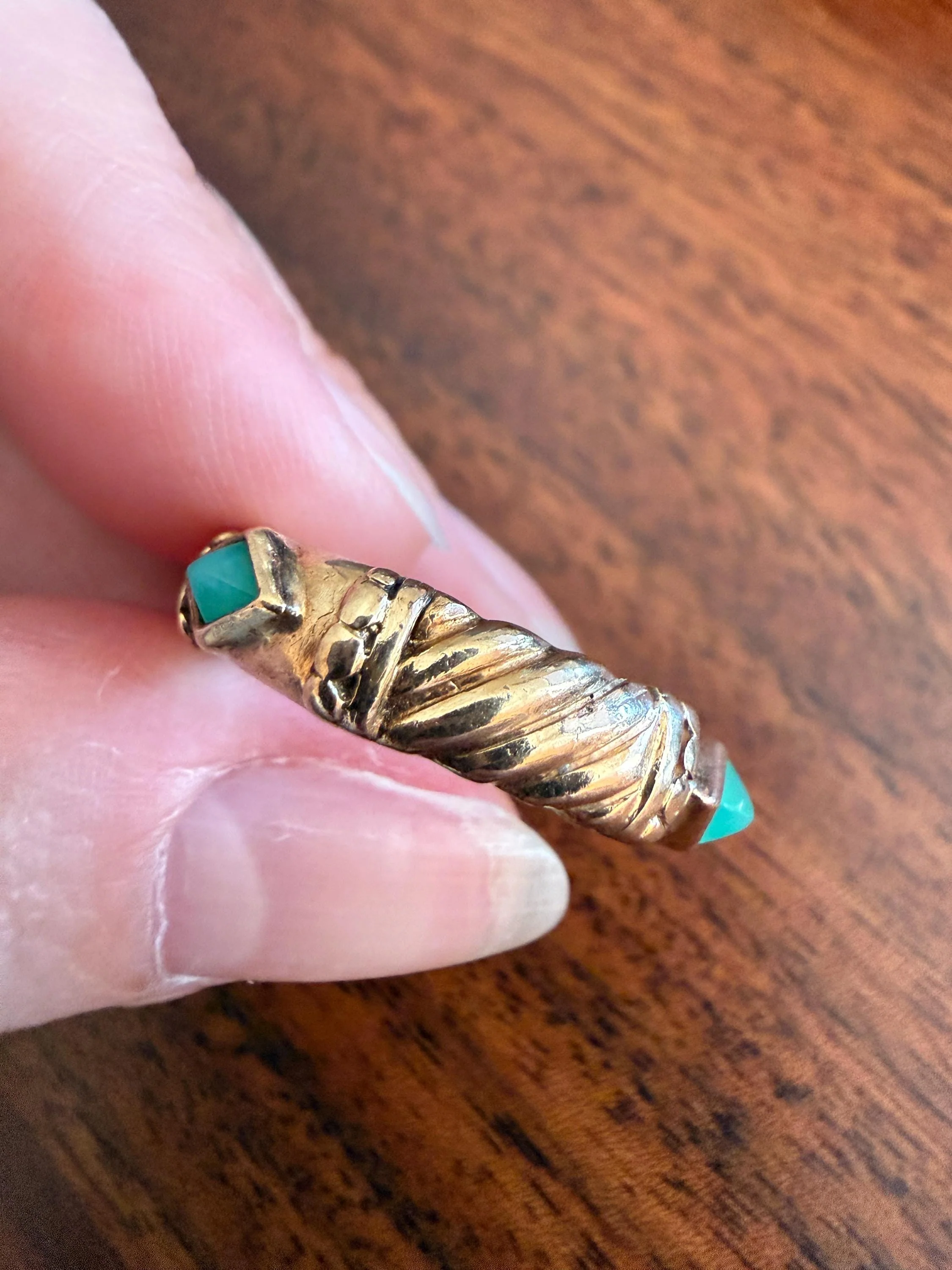Vintage Pyramid Green Chalcedony Braid Rivet 3D Chunky Band 10k Gold Ring Retro Stacker Texture - Image 12