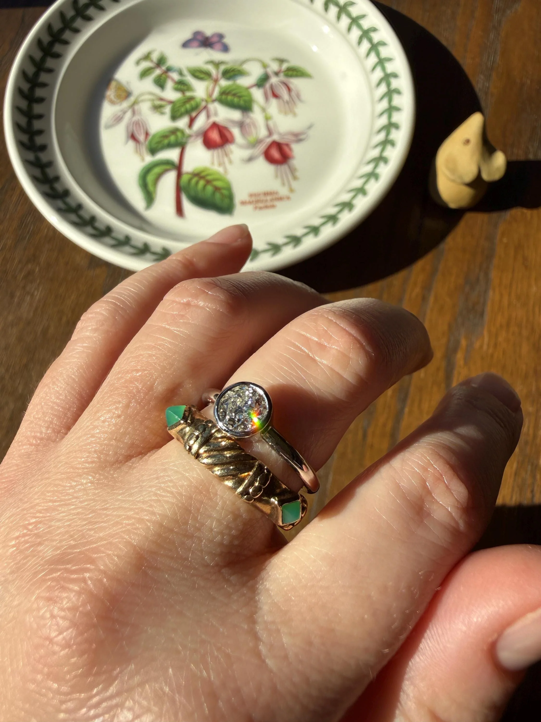 Vintage Pyramid Green Chalcedony Braid Rivet 3D Chunky Band 10k Gold Ring Retro Stacker Texture - Image 14