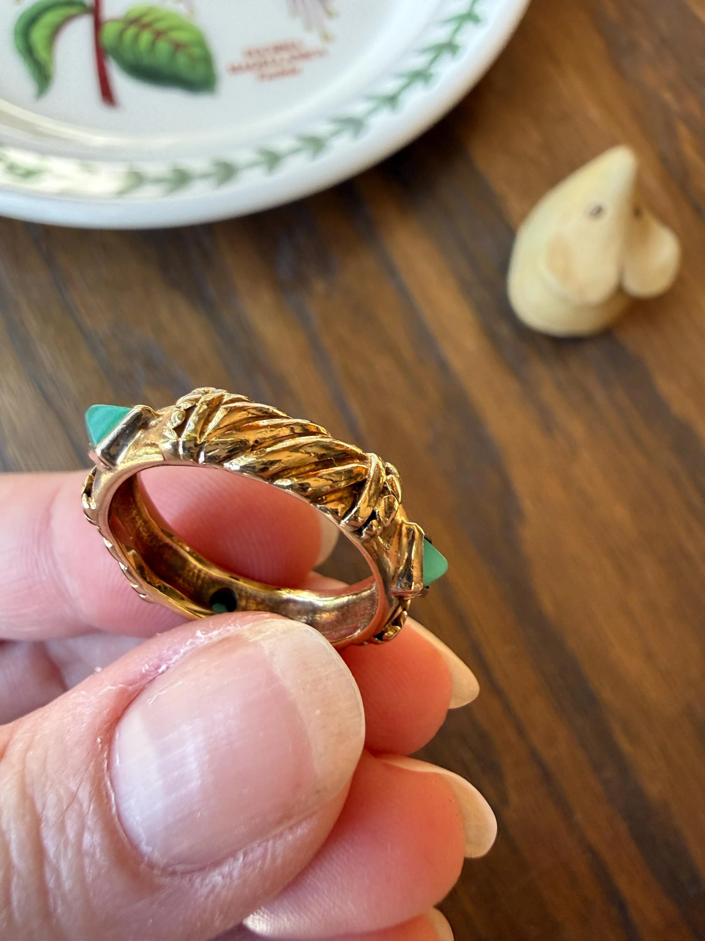Vintage Pyramid Green Chalcedony Braid Rivet 3D Chunky Band 10k Gold Ring Retro Stacker Texture - Image 7