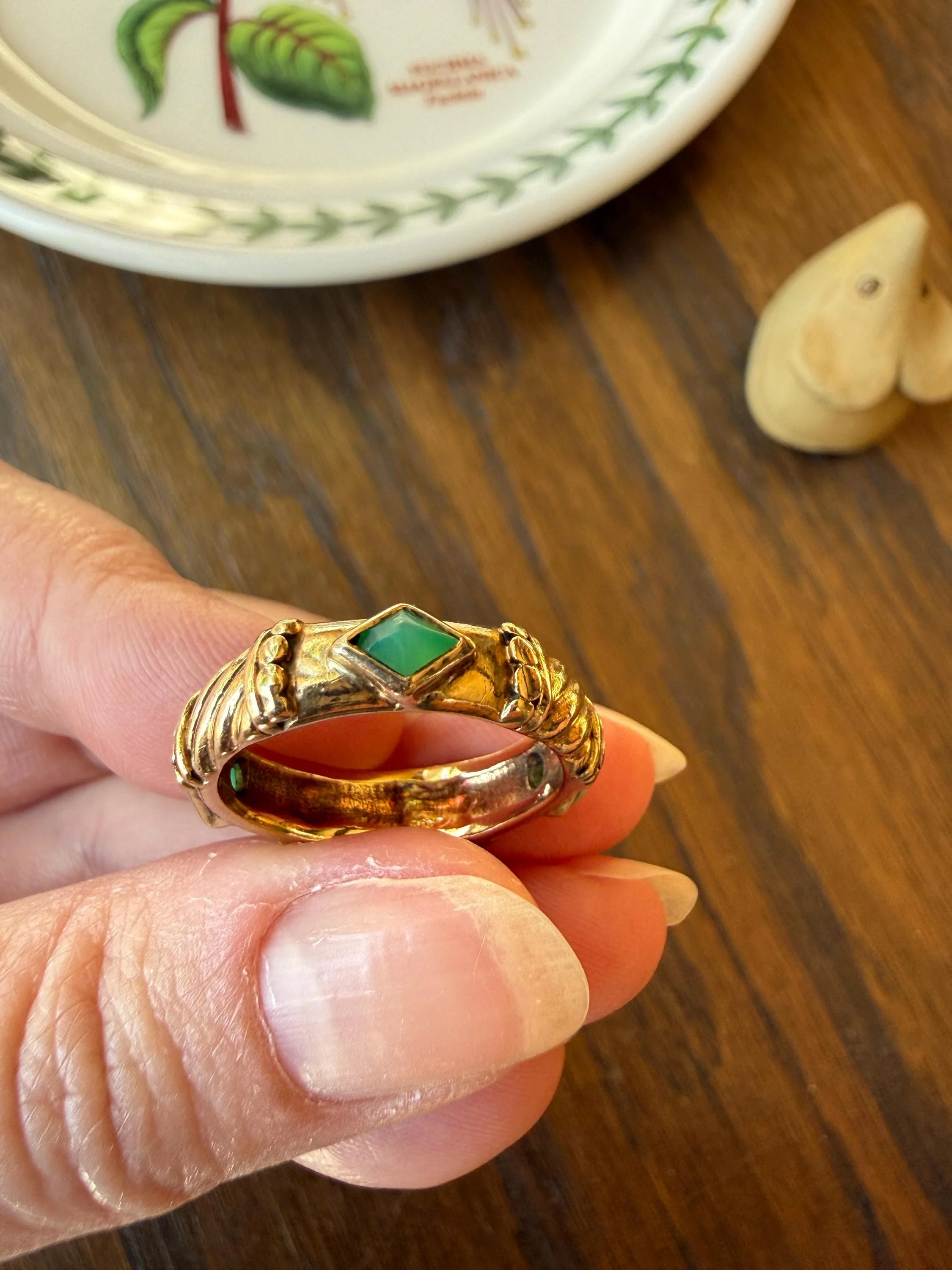Vintage Pyramid Green Chalcedony Braid Rivet 3D Chunky Band 10k Gold Ring Retro Stacker Texture - Image 8