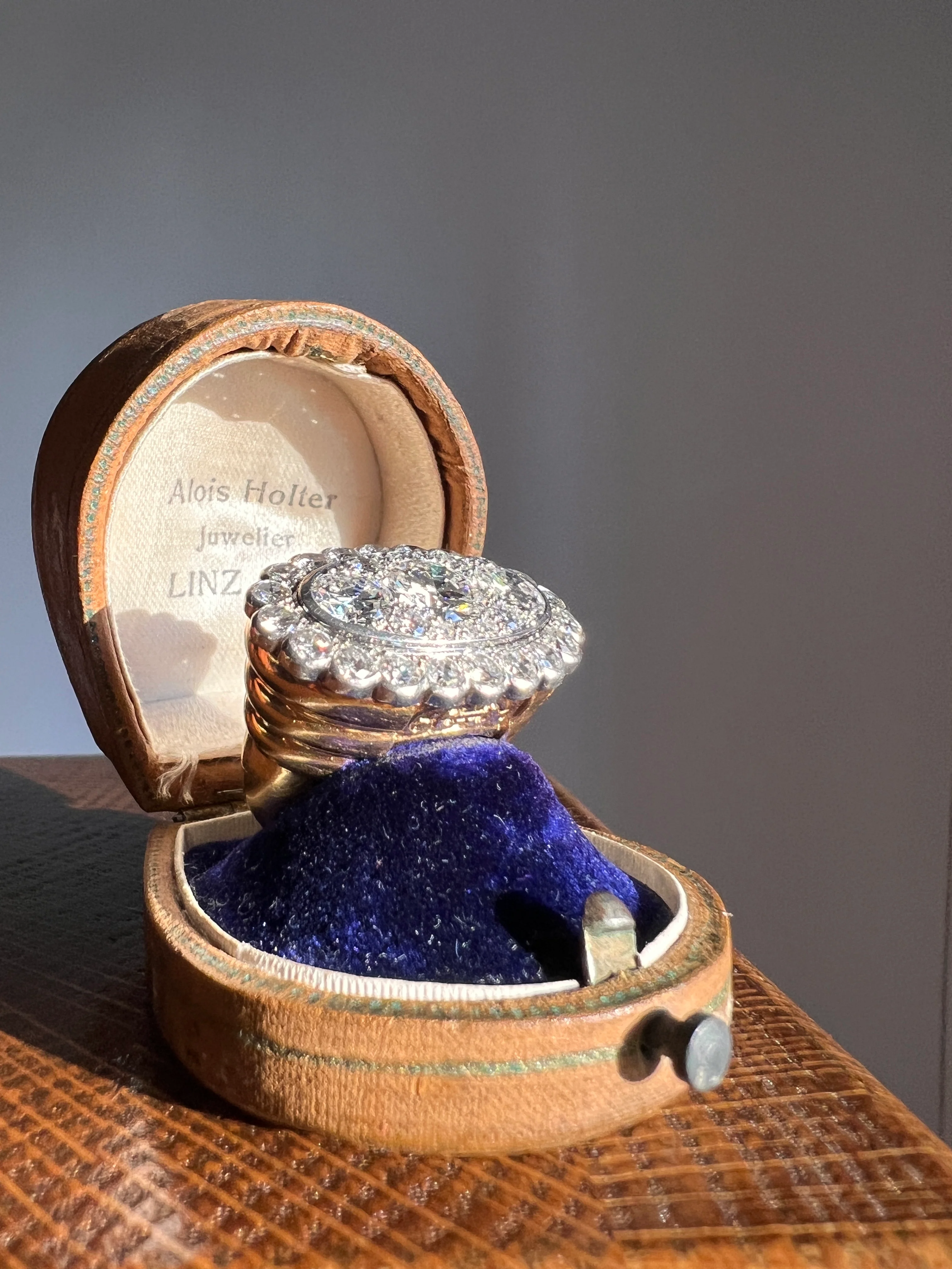 Vintage VAN CLEEF & ARPELS Boxed 5.25 Carat Transitional Cut Diamond Ring Heavy 22g 18k Gold Platinum Vtg to Antique Art Deco Special in Original Box - Image 32
