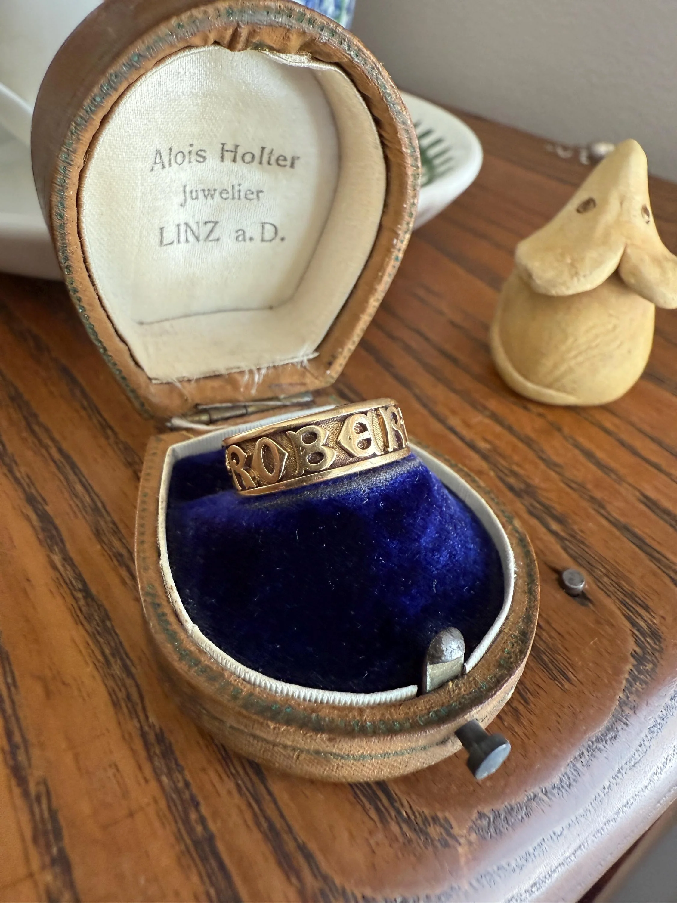 Wish My Name Was ROBERT Antique DATED 1909 French Edwardian 14k Gold Solid Ornate Eternity 3D Monogram Cigar Band Name Ring - Image 16