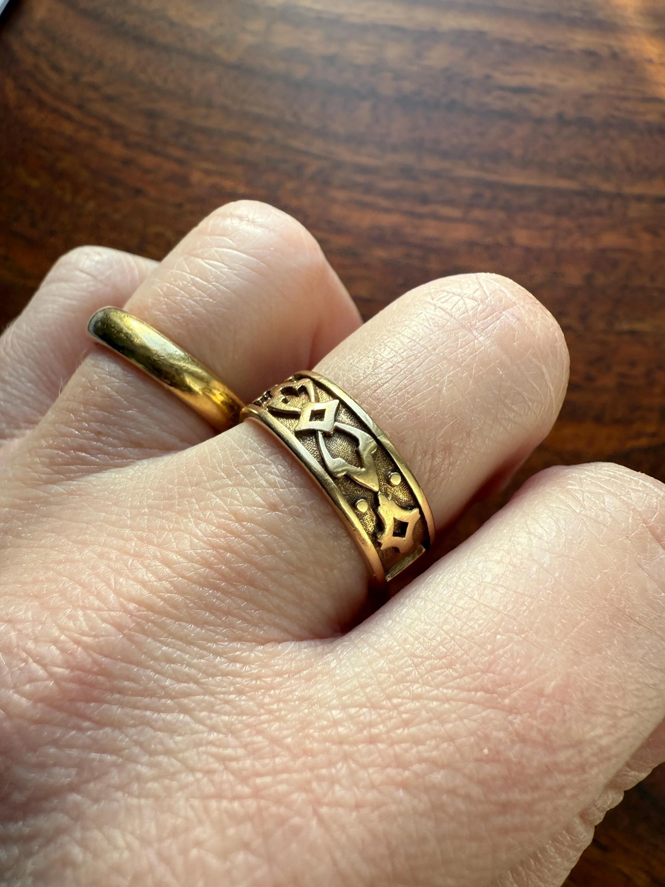 Wish My Name Was ROBERT Antique DATED 1909 French Edwardian 14k Gold Solid Ornate Eternity 3D Monogram Cigar Band Name Ring - Image 2