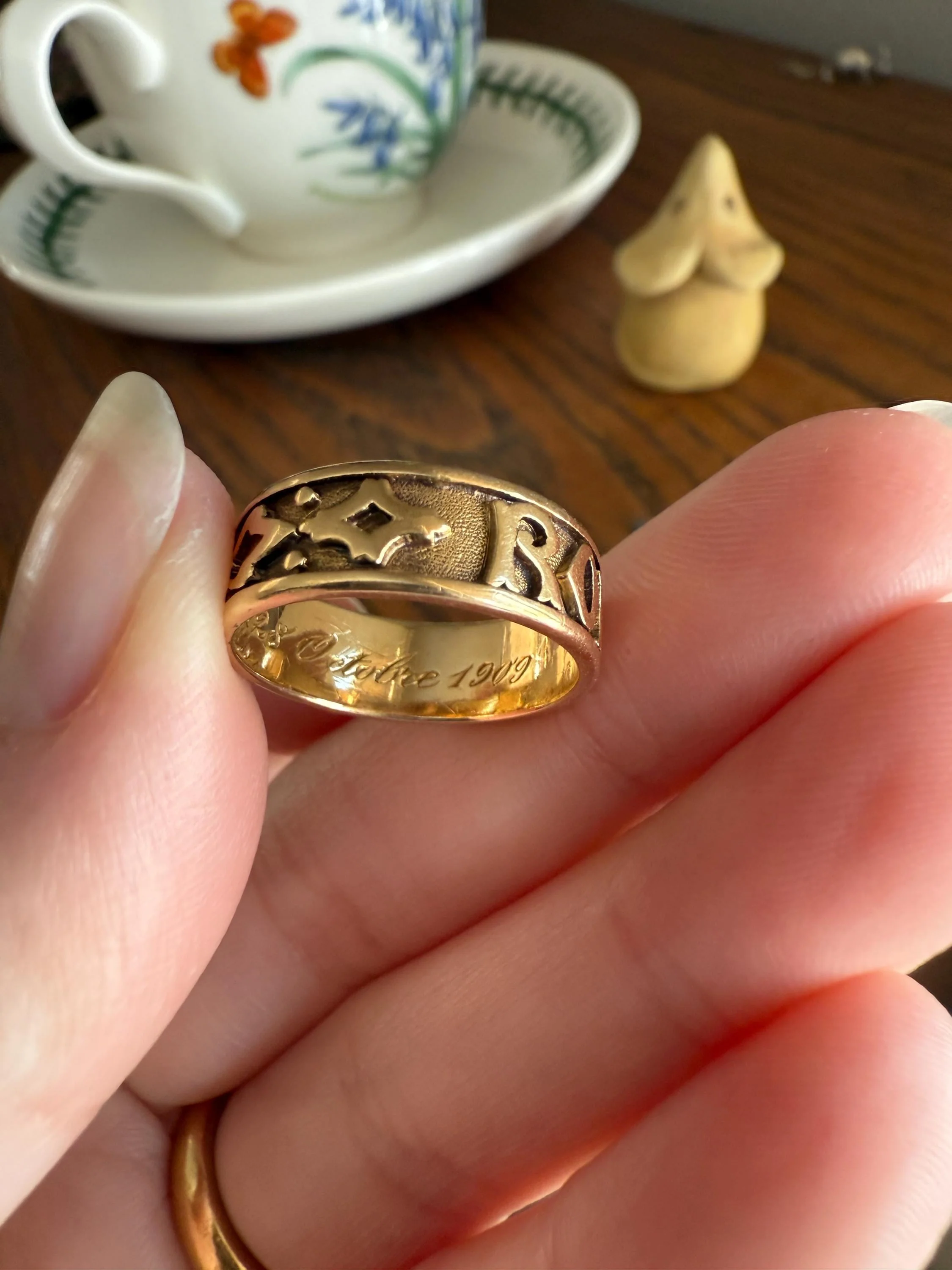 Wish My Name Was ROBERT Antique DATED 1909 French Edwardian 14k Gold Solid Ornate Eternity 3D Monogram Cigar Band Name Ring - Image 4