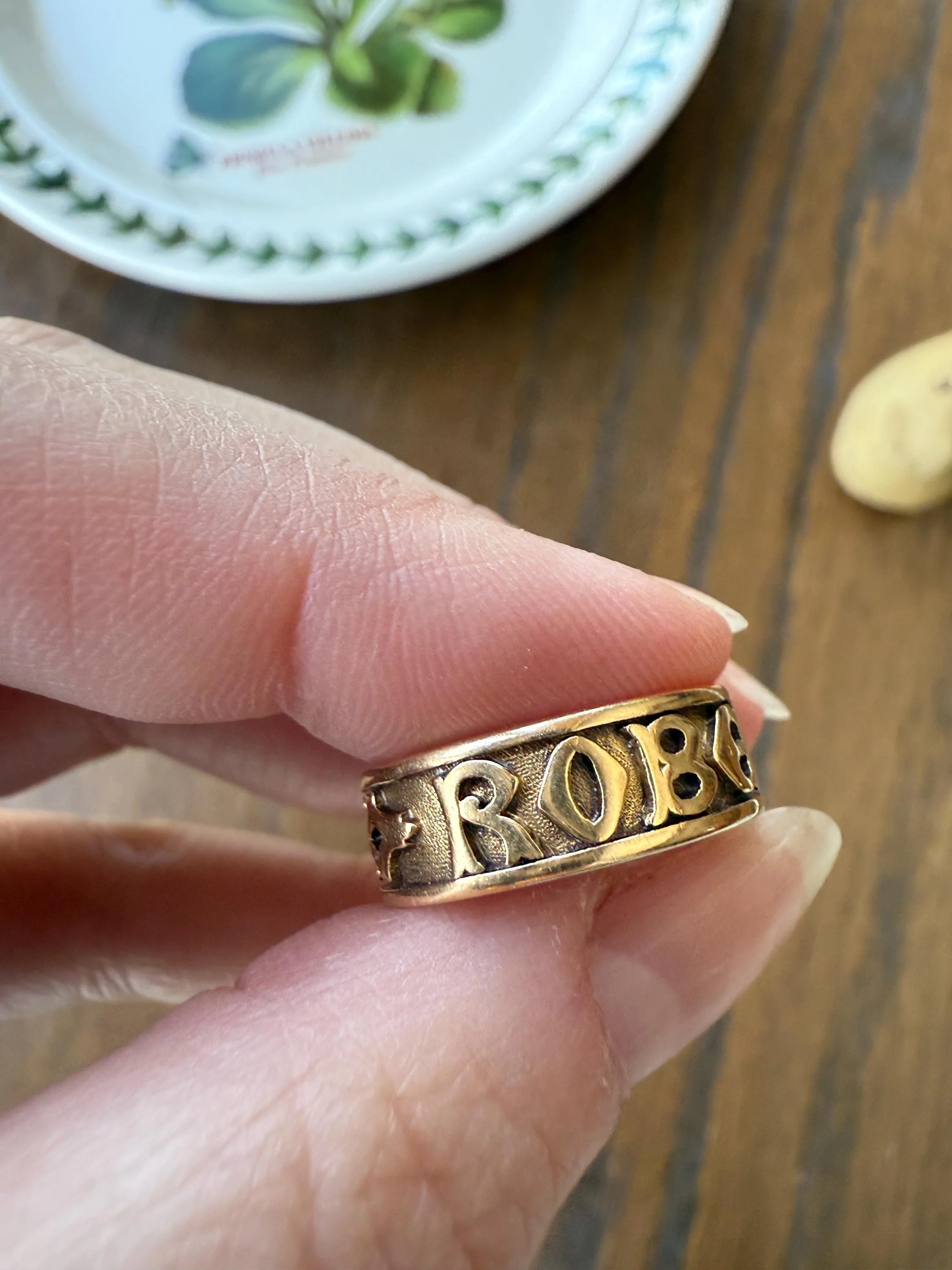 Wish My Name Was ROBERT Antique DATED 1909 French Edwardian 14k Gold Solid Ornate Eternity 3D Monogram Cigar Band Name Ring - Image 5