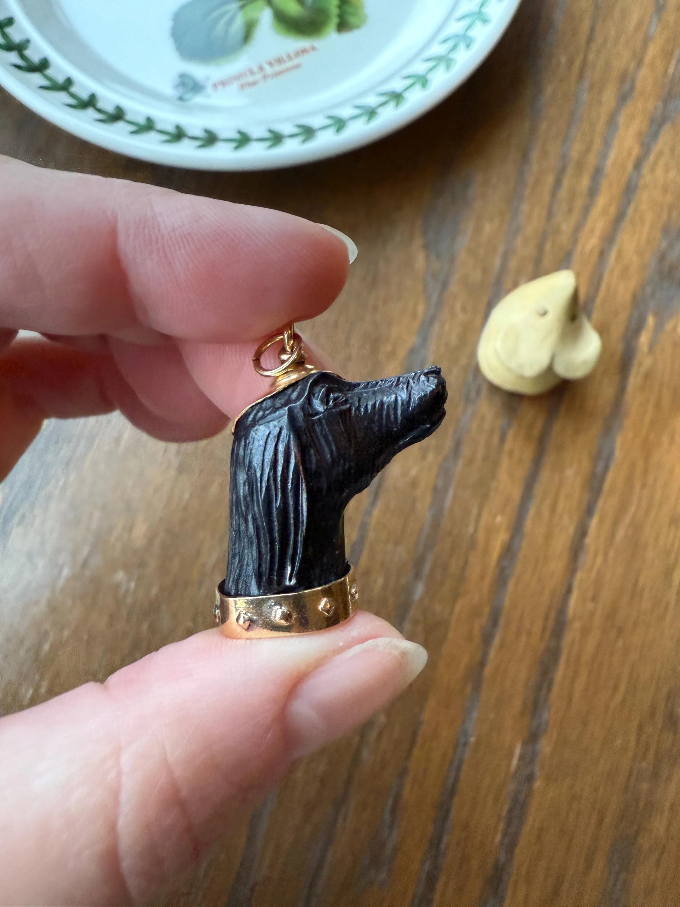 XL Victorian ANTIQUE Black Gutta Percha? 3D DOG Head Carved 18k Gold Ball Rivet Collar Figural Hunting Loyalty Hound Charm Pendant Fob - Image 10