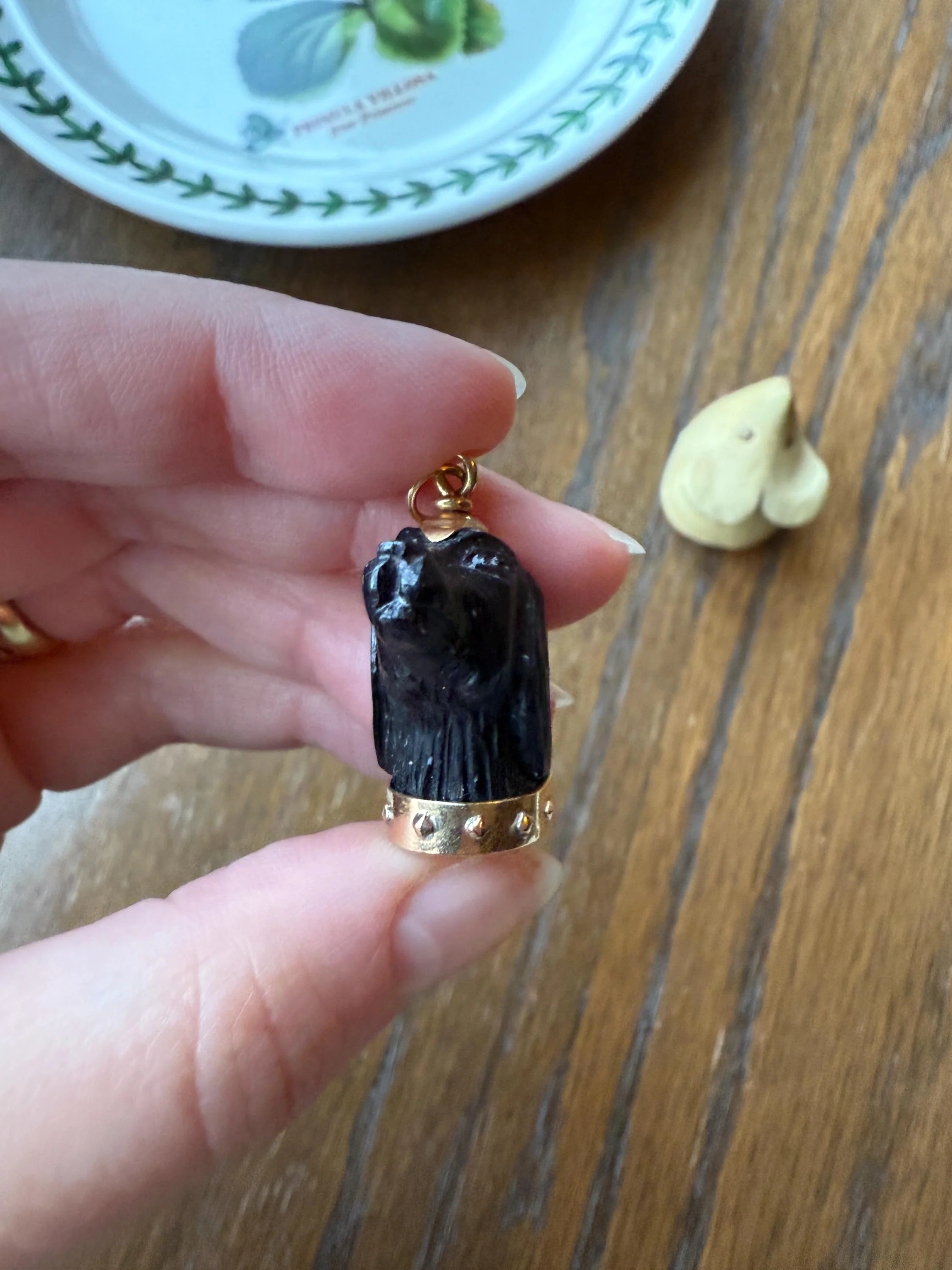 XL Victorian ANTIQUE Black Gutta Percha? 3D DOG Head Carved 18k Gold Ball Rivet Collar Figural Hunting Loyalty Hound Charm Pendant Fob - Image 11