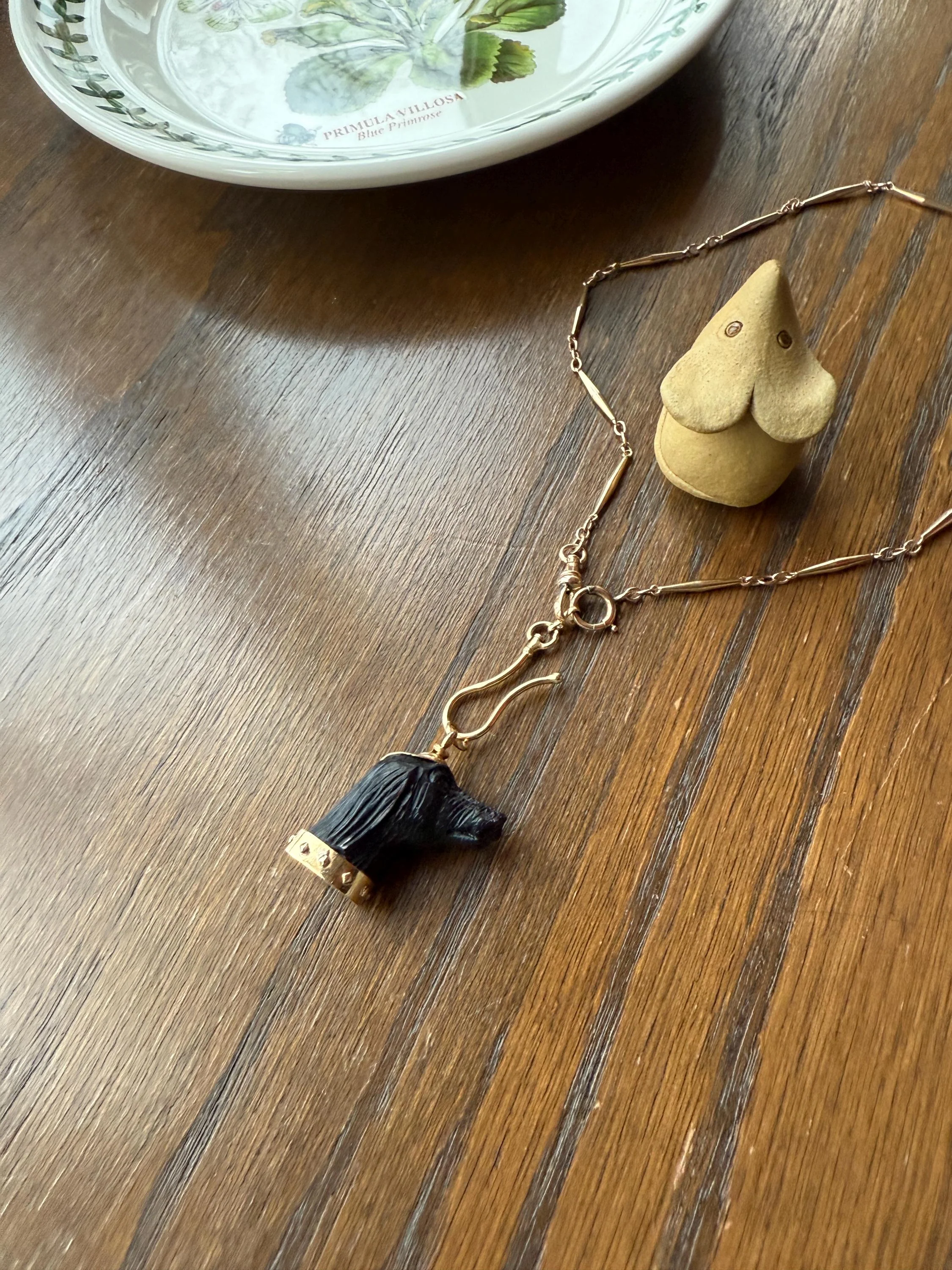 XL Victorian ANTIQUE Black Gutta Percha? 3D DOG Head Carved 18k Gold Ball Rivet Collar Figural Hunting Loyalty Hound Charm Pendant Fob - Image 12