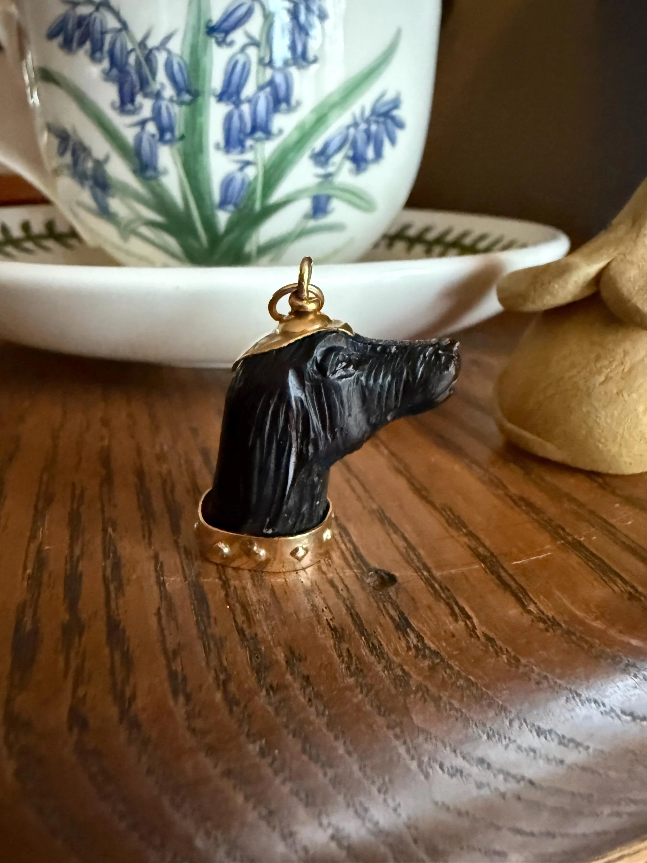 XL Victorian ANTIQUE Black Gutta Percha? 3D DOG Head Carved 18k Gold Ball Rivet Collar Figural Hunting Loyalty Hound Charm Pendant Fob - Image 3