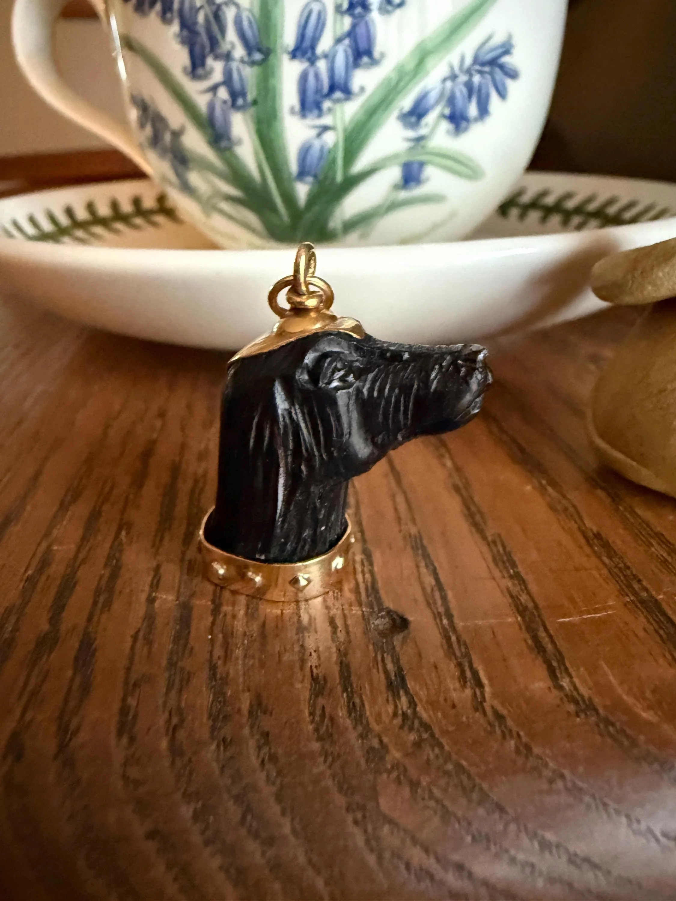 XL Victorian ANTIQUE Black Gutta Percha? 3D DOG Head Carved 18k Gold Ball Rivet Collar Figural Hunting Loyalty Hound Charm Pendant Fob - Image 4