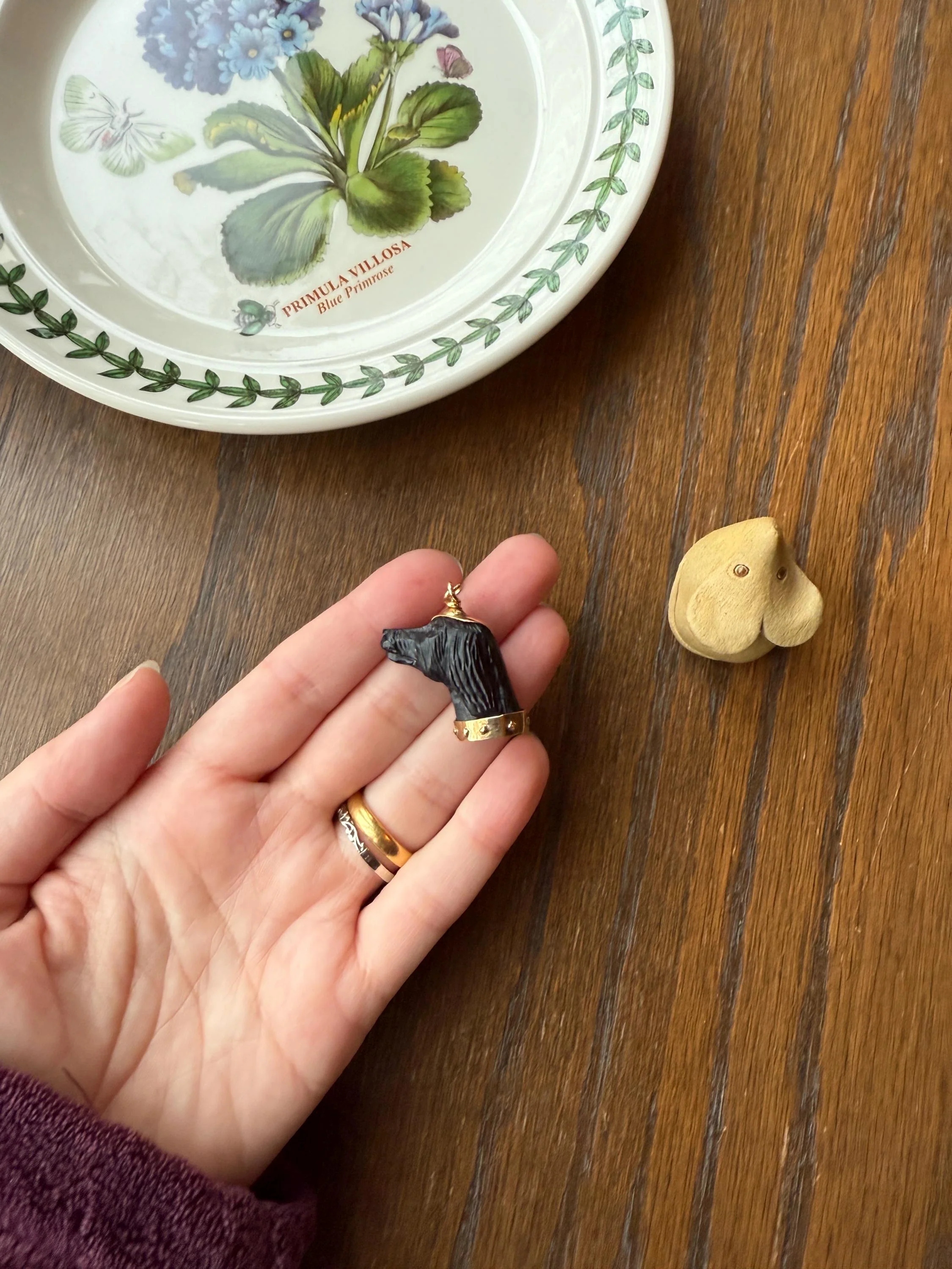 XL Victorian ANTIQUE Black Gutta Percha? 3D DOG Head Carved 18k Gold Ball Rivet Collar Figural Hunting Loyalty Hound Charm Pendant Fob - Image 5