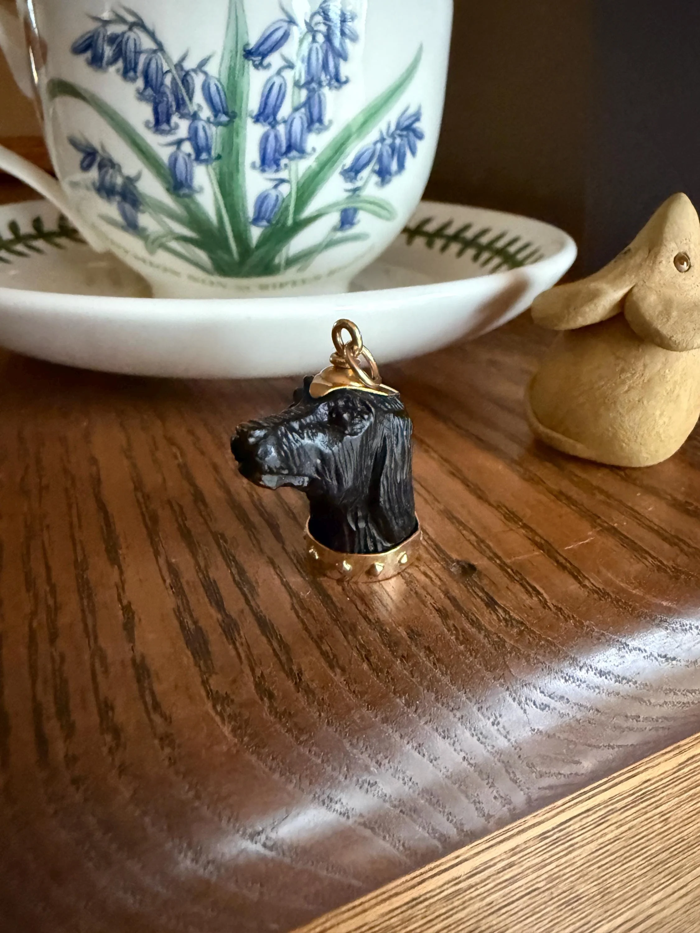 XL Victorian ANTIQUE Black Gutta Percha? 3D DOG Head Carved 18k Gold Ball Rivet Collar Figural Hunting Loyalty Hound Charm Pendant Fob - Image 7