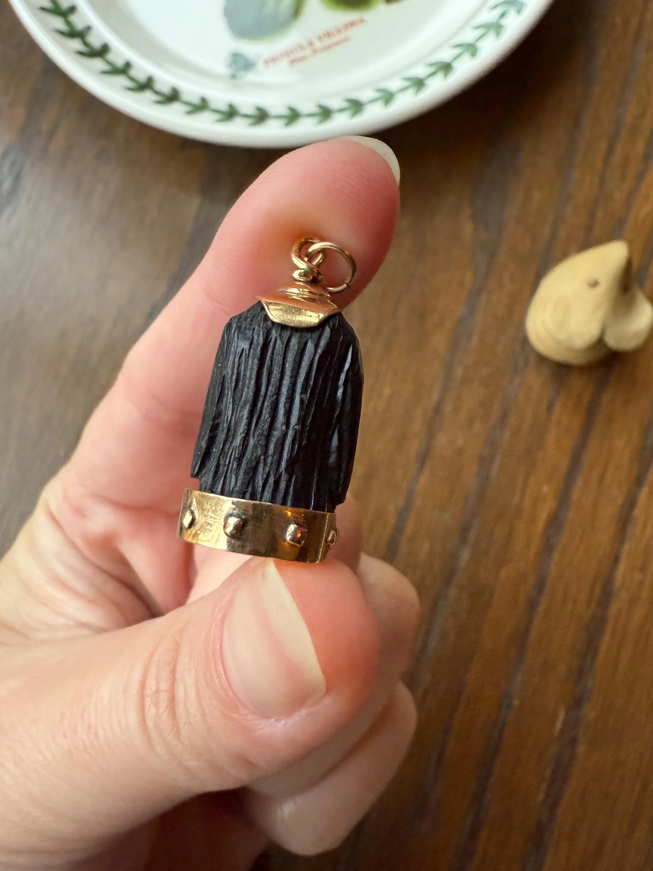 XL Victorian ANTIQUE Black Gutta Percha? 3D DOG Head Carved 18k Gold Ball Rivet Collar Figural Hunting Loyalty Hound Charm Pendant Fob - Image 8
